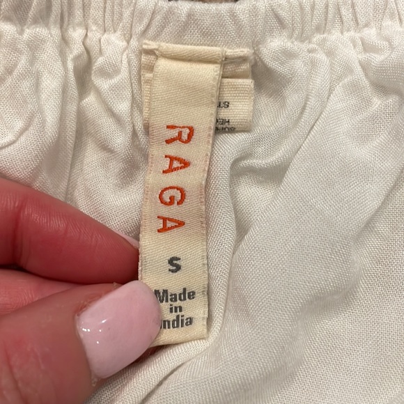 White tube top with embroidered detail - Picture 2 of 3